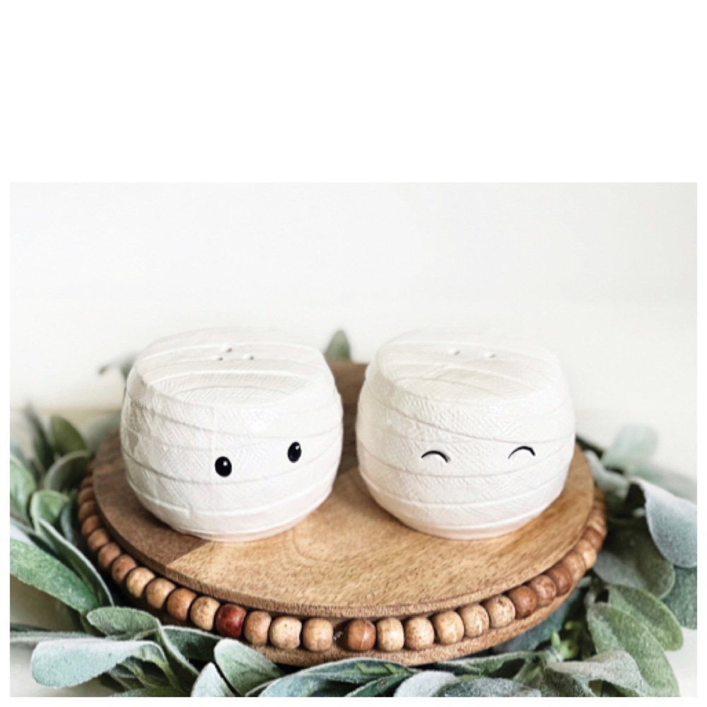 NEW 10 Strawberry Street Mummy Salt & Pepper Shakers